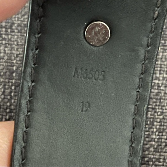 Louis Vuitton Save It Cuff Bracelet Vernis Noir - Picture 3 of 7